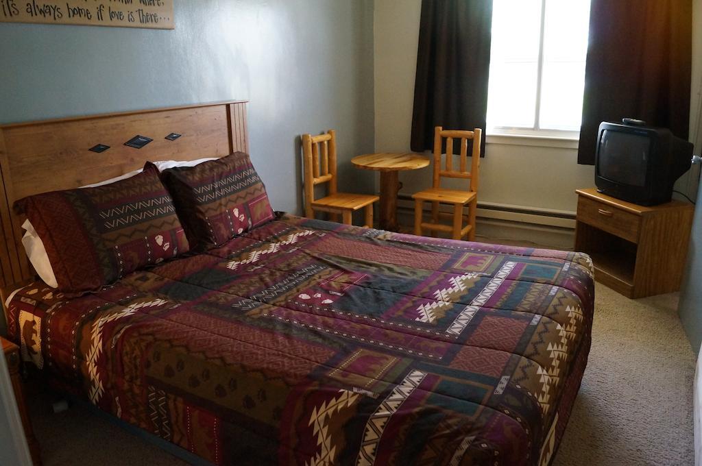 פנגואיץ' Canyon Lodge Motel חדר תמונה