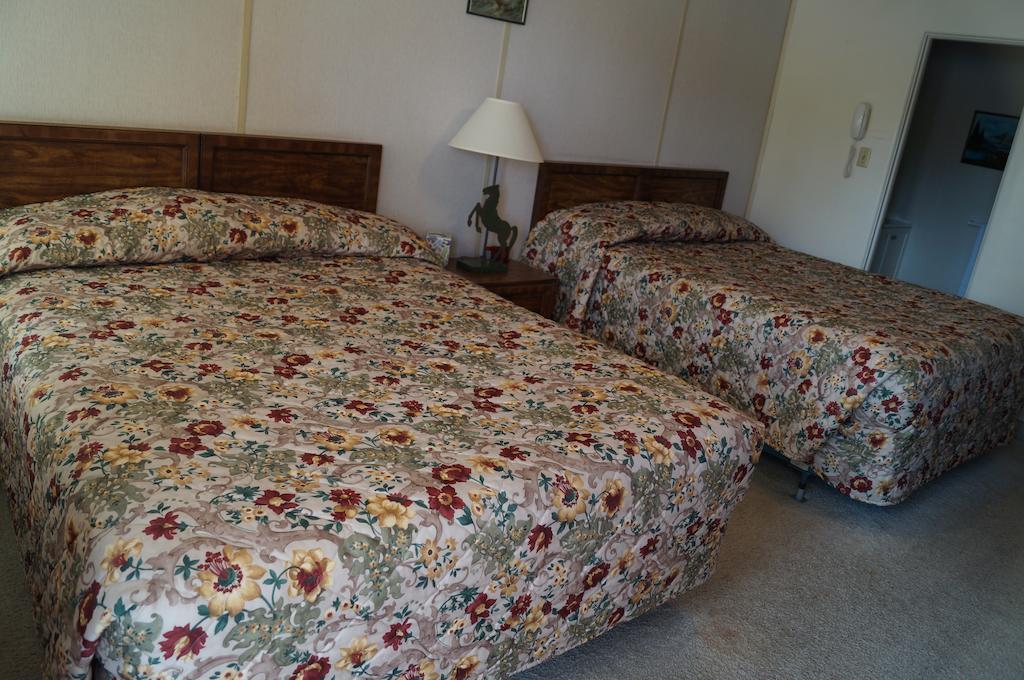 פנגואיץ' Canyon Lodge Motel חדר תמונה