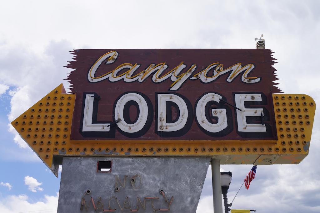 פנגואיץ' Canyon Lodge Motel מראה חיצוני תמונה