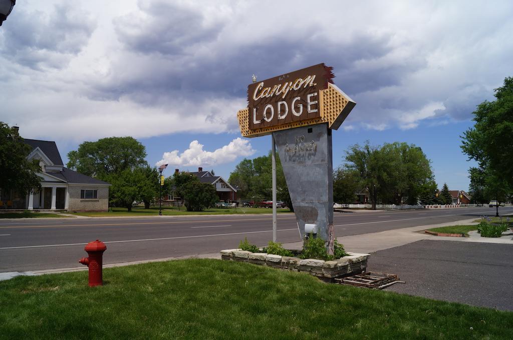 פנגואיץ' Canyon Lodge Motel מראה חיצוני תמונה