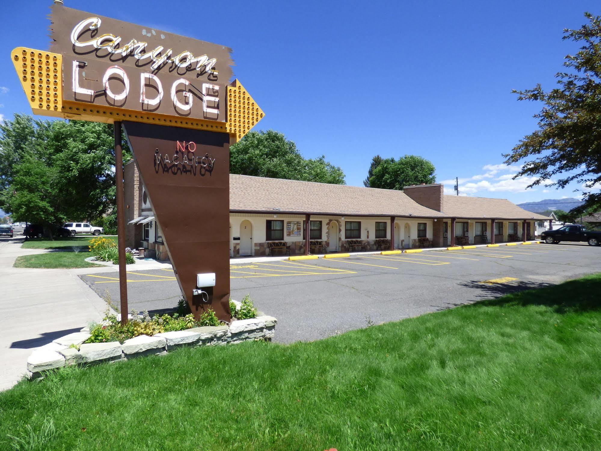 פנגואיץ' Canyon Lodge Motel מראה חיצוני תמונה