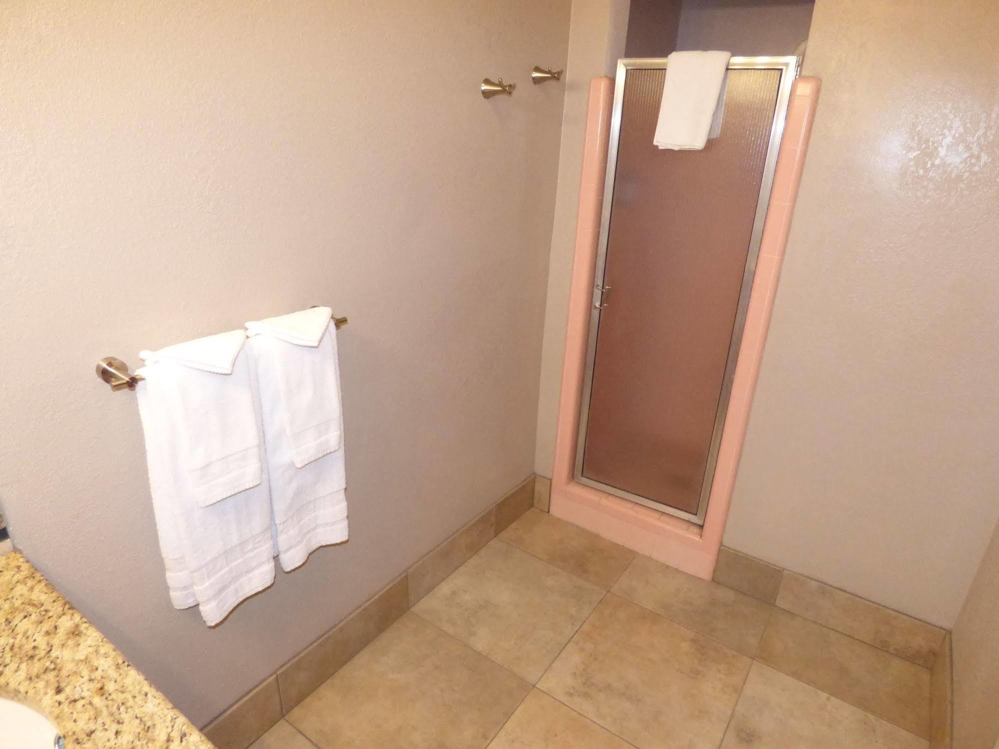 פנגואיץ' Canyon Lodge Motel מראה חיצוני תמונה